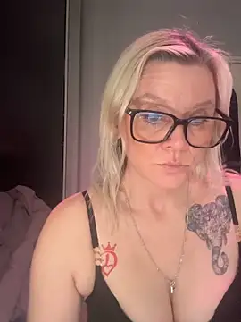 Snapshot of Curvy-Cleo chatting on 02-13-26, 11:50 Curvy-Cleo online show from 02-13-26, 11:50