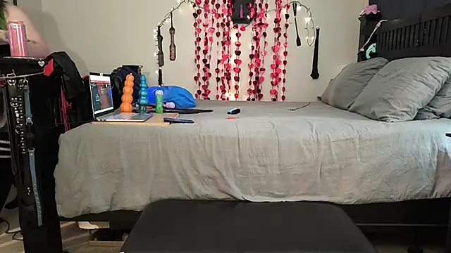 Snapshot of KinkyBratandDaddy chatting on 03-06-26, 03:47 KinkyBratandDaddy online show from 03-06-26, 03:47