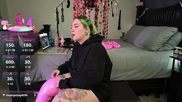 Snapshot of KinkyBratandDaddy chatting on 03-12-26, 02:39 KinkyBratandDaddy online show from 03-12-26, 02:39