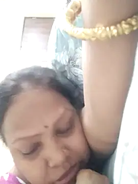 Snapshot of Arohi35 chatting on 07-15-26, 09:42 Arohi35 online show from 07-15-26, 09:42