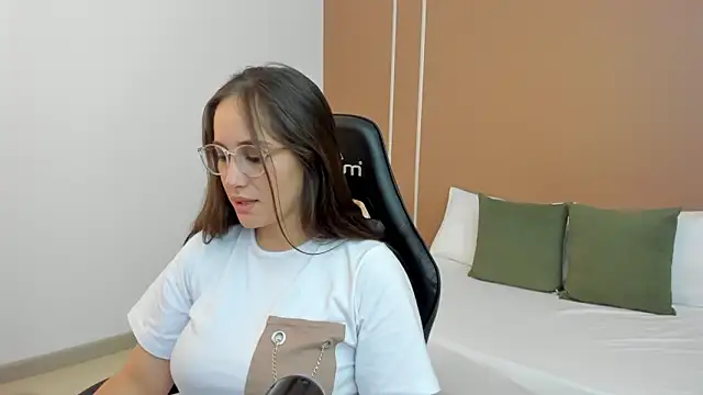 Snapshot of sophia_martinezz_ chatting on 09-26-25, 06:45 sophia martinezz online show from 09-26-25, 06:45