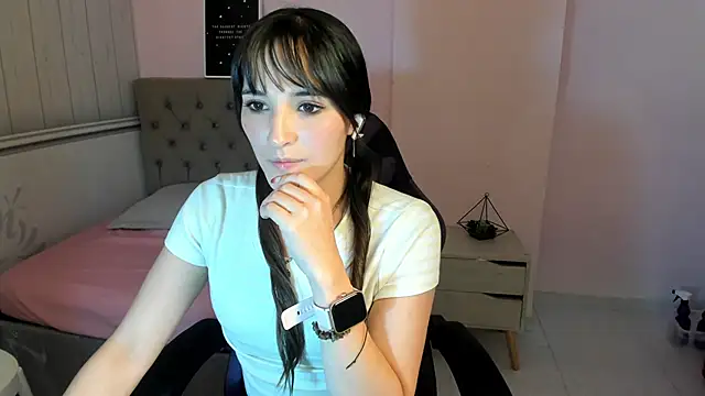 Tania Duque online show from 11-25-25, 03:12