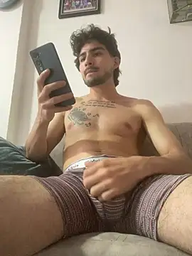 Snapshot of thiago9798 chatting on 07-28-26, 06:20 thiago9798 online show from 07-28-26, 06:20