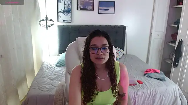 Rose Thompson1 online show from 11-30-25, 01:48