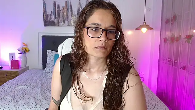 Rose Thompson1 online show from 05-17-26, 01:40