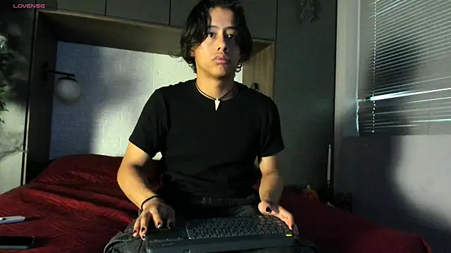 labrinthteasing online show from 10-27-25, 02:32