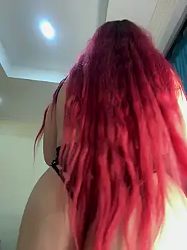 Ivelleee  online show from 10-19-25, 12:00