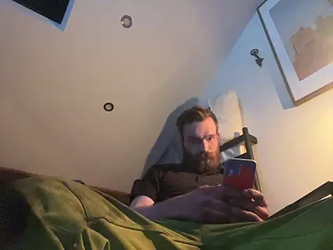 Snapshot of LKC94 chatting on 03-18-25, 01:21 LKC94 online show from 03-18-25, 01:21