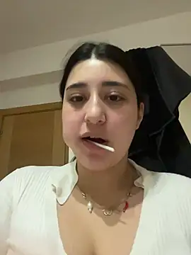 Snapshot of SashaLuss_ chatting on 06-20-26, 06:44 SashaLuss online show from 06-20-26, 06:44
