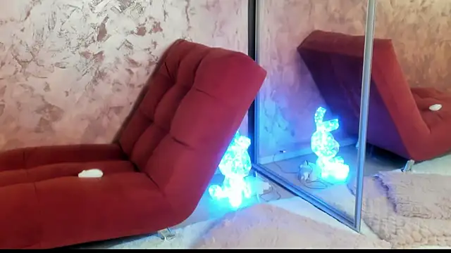 Snapshot of LesyaTouch chatting on 12-13-25, 08:36 LesyaTouch online show from 12-13-25, 08:36