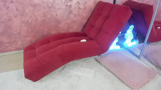 Snapshot of LesyaTouch chatting on 02-19-26, 12:01 LesyaTouch online show from 02-19-26, 12:01