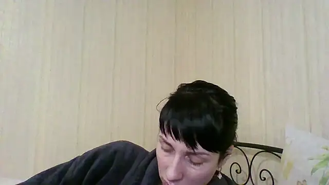 Snapshot of _Black-Panther_ chatting on 12-16-25, 02:00 Black-Panther online show from 12-16-25, 02:00