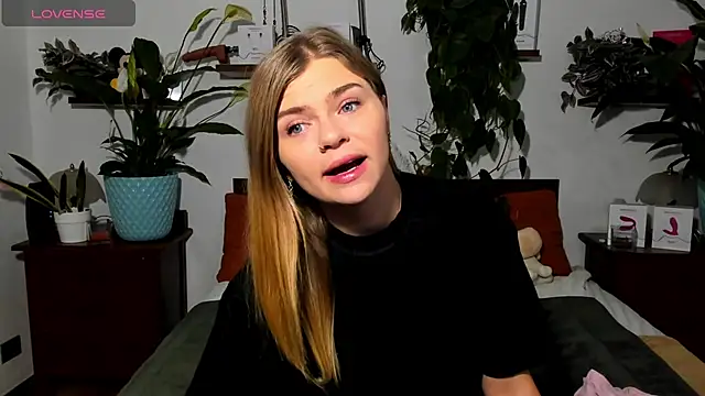 HaleyReedme online show from 11-26-25, 08:15