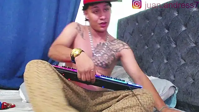 Snapshot of Stone_grey1_ chatting on 02-24-26, 06:55 Stone grey1 online show from 02-24-26, 06:55