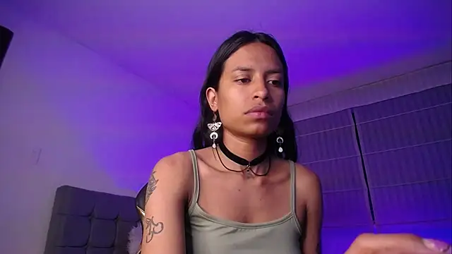 Snapshot of Violet_King chatting on 09-27-25, 02:49 Violet King online show from 09-27-25, 02:49
