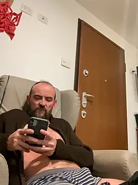 Snapshot of Rimmingtop chatting on 12-22-25, 09:01 Rimmingtop online show from 12-22-25, 09:01