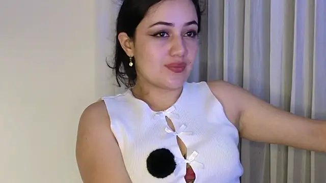 Snapshot of Isa_1207 chatting on 12-18-25, 01:33 Isa 1207 online show from 12-18-25, 01:33