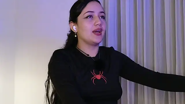 Snapshot of Isa_1207 chatting on 12-19-25, 01:23 Isa 1207 online show from 12-19-25, 01:23