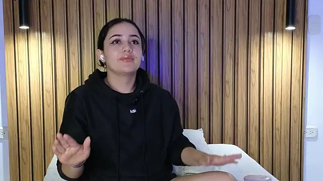 Snapshot of Isa_1207 chatting on 12-21-25, 01:24 Isa 1207 online show from 12-21-25, 01:24