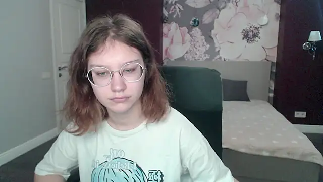 AngelinaLow online show from 03-18-25, 09:42