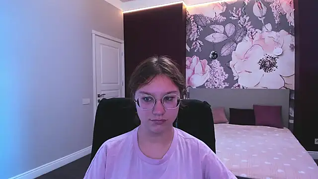 AngelinaLow online show from 09-18-25, 11:23