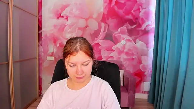 AngelinaLow online show from 05-17-26, 05:27