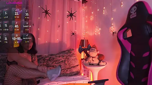 Madison Mayer online show from 10-24-25, 01:07