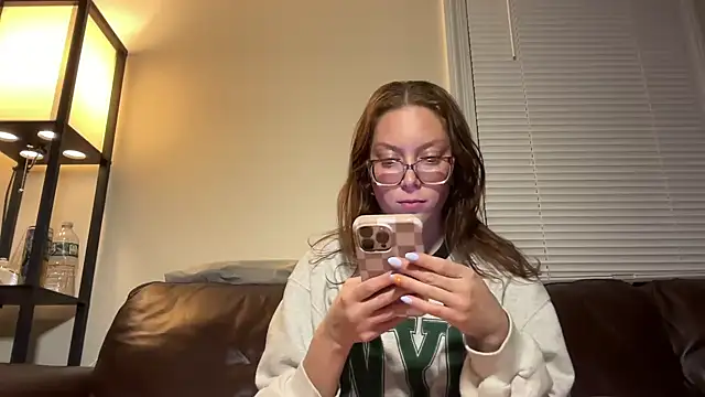 Snapshot of SpaceCowWhore chatting on 03-18-25, 11:53 SpaceCowWhore online show from 03-18-25, 11:53