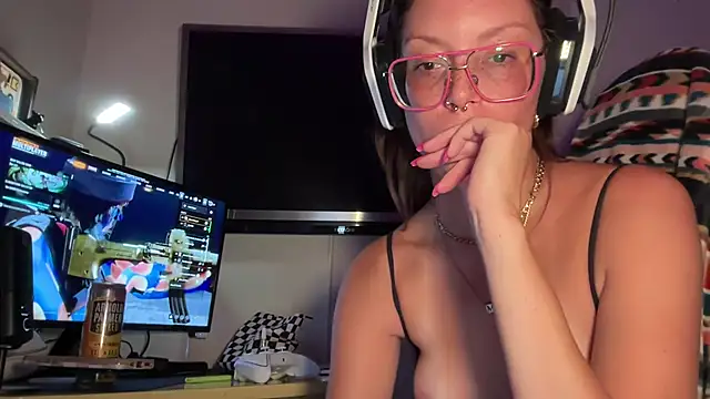 Snapshot of SpaceCowWhore chatting on 09-12-25, 01:38 SpaceCowWhore online show from 09-12-25, 01:38