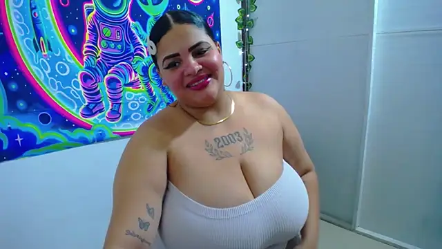 Snapshot of latina_bigboos25 chatting on 12-17-25, 05:57 latina bigboos25 online show from 12-17-25, 05:57