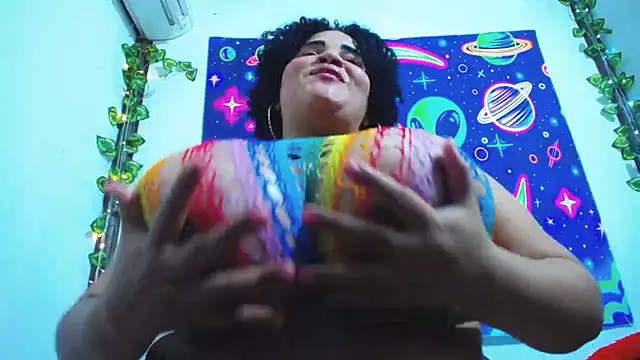 Snapshot of latina_bigboos25 chatting on 01-06-26, 03:43 latina bigboos25 online show from 01-06-26, 03:43