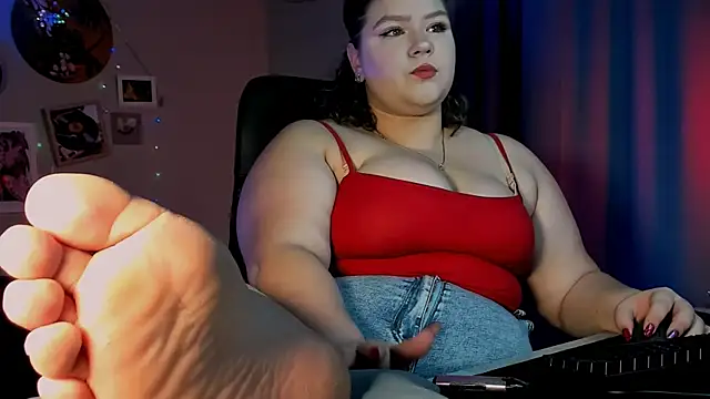 Snapshot of FlorenceAnderson chatting on 12-22-25, 12:24 FlorenceAnderson online show from 12-22-25, 12:24