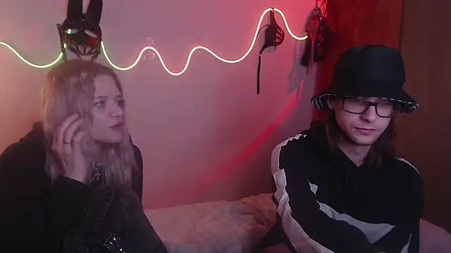 Snapshot of Your_Horny_Friends chatting on 03-21-25, 04:28 Your Horny Friends online show from 03-21-25, 04:28