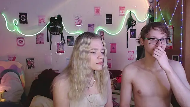 Snapshot of Your_Horny_Friends chatting on 09-13-25, 11:21 Your Horny Friends online show from 09-13-25, 11:21