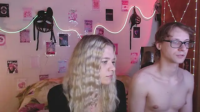 Snapshot of Your_Horny_Friends chatting on 09-16-25, 01:01 Your Horny Friends online show from 09-16-25, 01:01