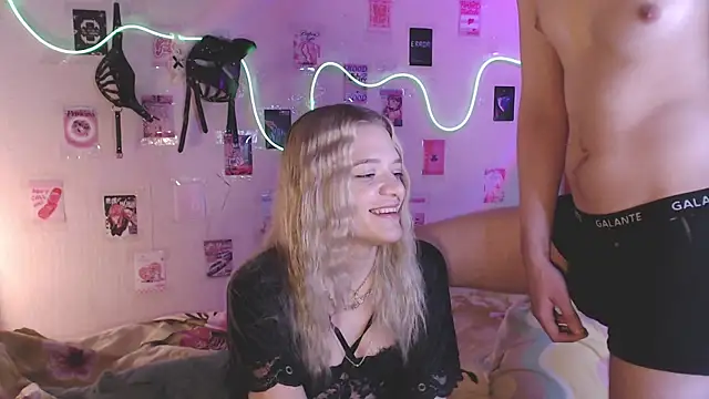 Snapshot of Your_Horny_Friends chatting on 10-03-25, 03:09 Your Horny Friends online show from 10-03-25, 03:09