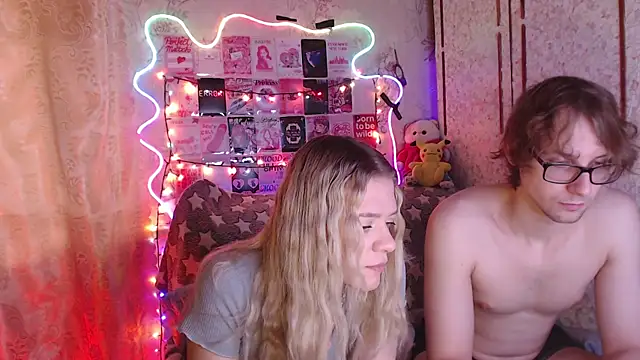 Snapshot of Your_Horny_Friends chatting on 11-25-25, 09:20 Your Horny Friends online show from 11-25-25, 09:20