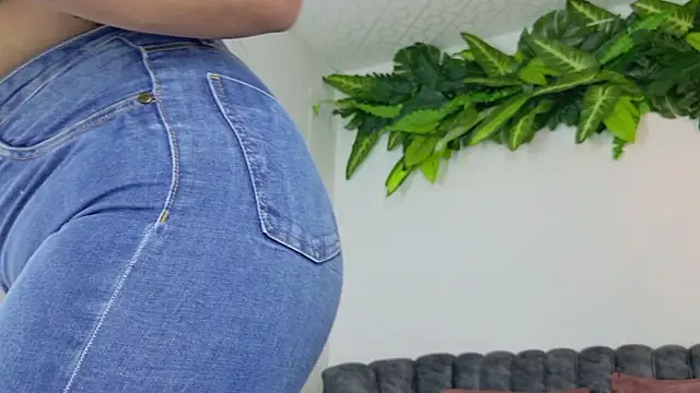 Snapshot of mollysweet11 chatting on 02-08-26, 02:37 mollysweet11 online show from 02-08-26, 02:37