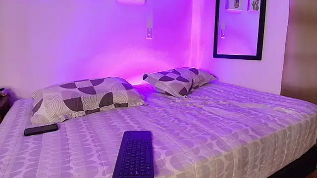 Snapshot of pleasurecompany3 chatting on 12-21-25, 04:19 pleasurecompany3 online show from 12-21-25, 04:19