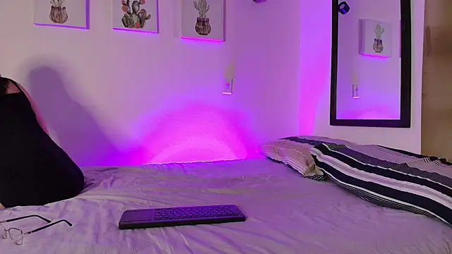 Snapshot of pleasurecompany3 chatting on 01-11-26, 04:39 pleasurecompany3 online show from 01-11-26, 04:39