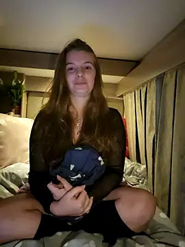 Snapshot of Amesthyst_destiny chatting on 11-27-25, 01:29 Amesthyst destiny online show from 11-27-25, 01:29