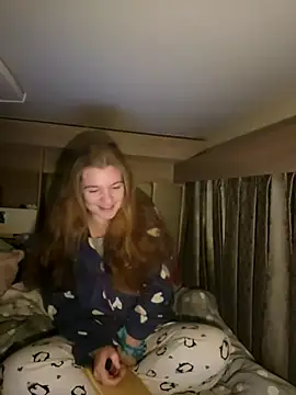 Snapshot of Amesthyst_destiny chatting on 12-02-25, 03:12 Amesthyst destiny online show from 12-02-25, 03:12