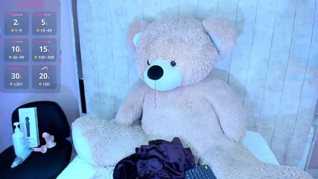 Alice 26  online show from 11-13-25, 03:55