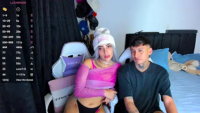 Snapshot of Alex_Sabrina chatting on 03-13-25, 03:33 Alex Sabrina online show from 03-13-25, 03:33