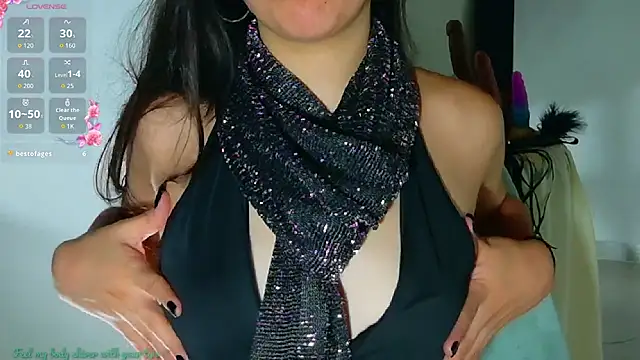 Snapshot of Emmi_Roberts chatting on 11-18-25, 04:33 Emmi Roberts online show from 11-18-25, 04:33