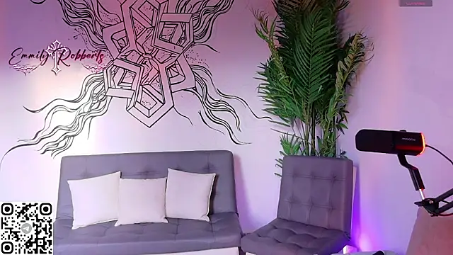 Emmi Roberts online show from 04-30-26, 10:25