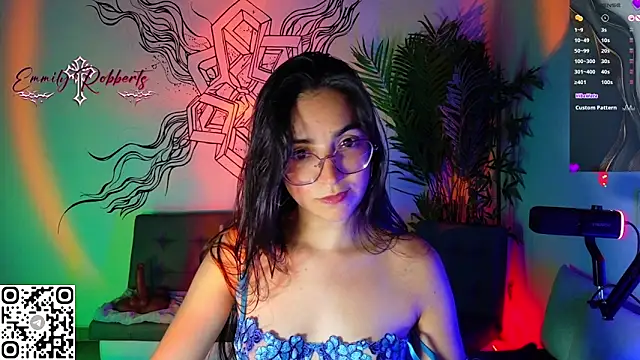 Emmi Roberts online show from 05-02-26, 01:32