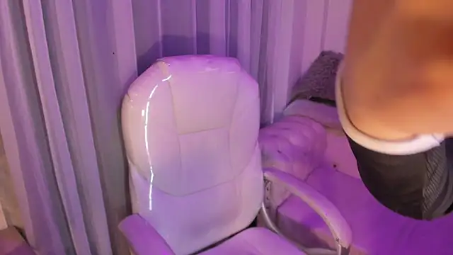 Pretty Johnson  online show from 02-07-26, 11:36