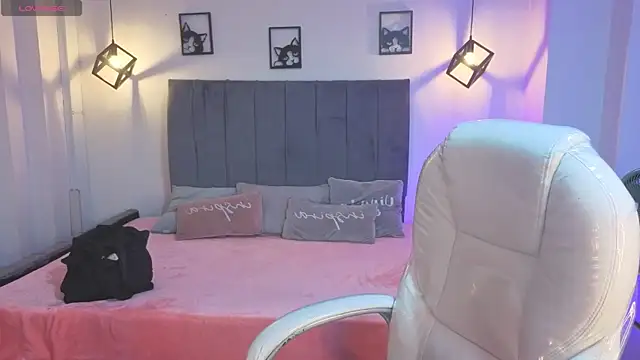 Pretty Johnson  online show from 07-26-26, 03:36