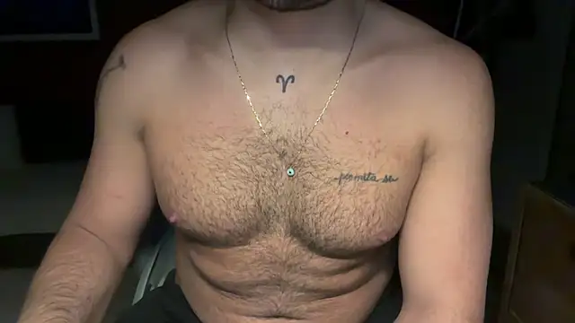 Snapshot of TopRaw3 chatting on 12-15-25, 08:18 TopRaw3 online show from 12-15-25, 08:18